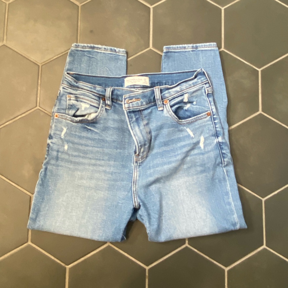 Abercrombie & Fitch The Super Skinny Ankle High Rise.